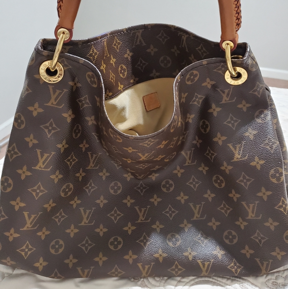 Louis Vuitton Hobo Handbag